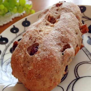 お家ベーカリー♡ベリーとくるみのライ麦パン